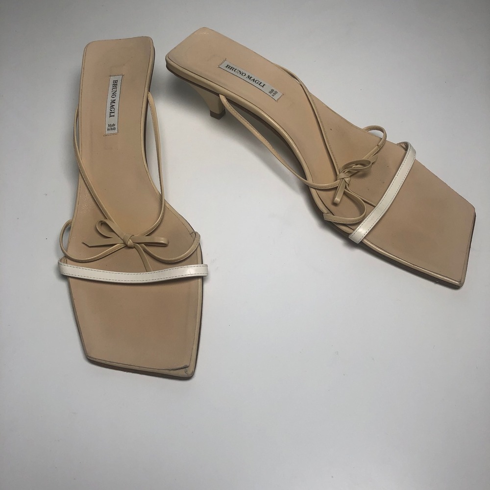 Bruno Magli Sandals Womens 39 Beige Leather Square Toe Bow Kitten Heel Mules